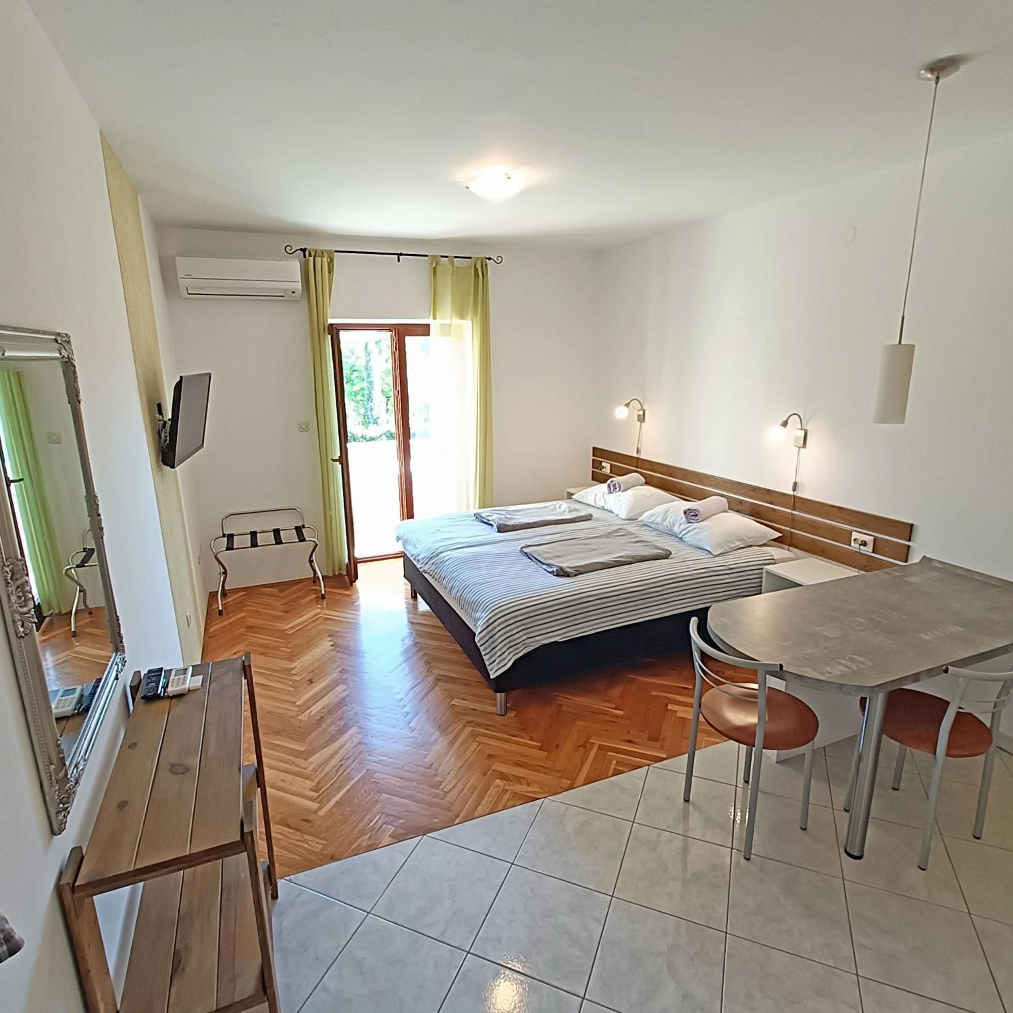 Paklenica Sport Apartments Starigrad Paklenica Eksteriør bilde